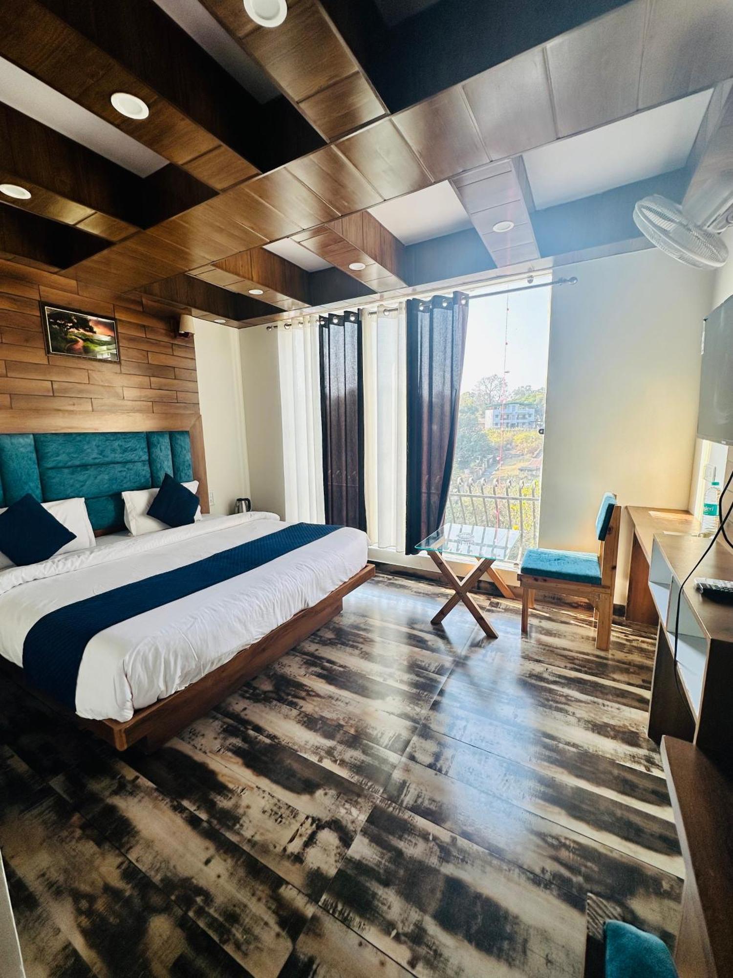 Hotel Royal Orbit By Arony Hospitality Dehradun Exterior foto