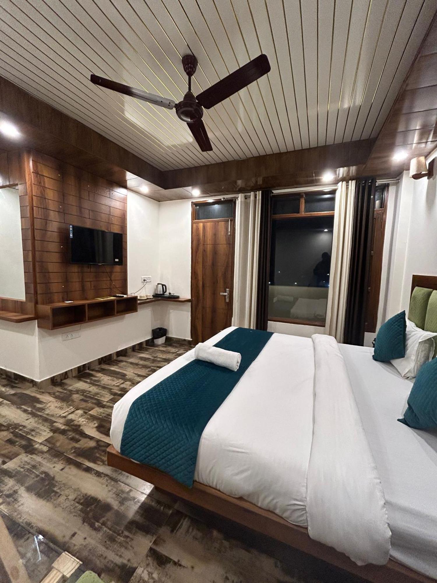 Hotel Royal Orbit By Arony Hospitality Dehradun Exterior foto