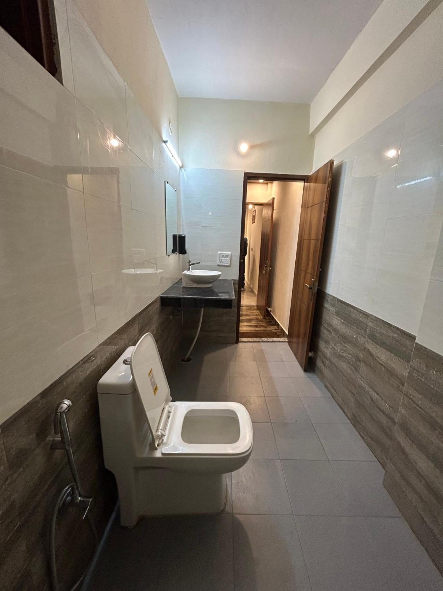 Hotel Royal Orbit By Arony Hospitality Dehradun Exterior foto