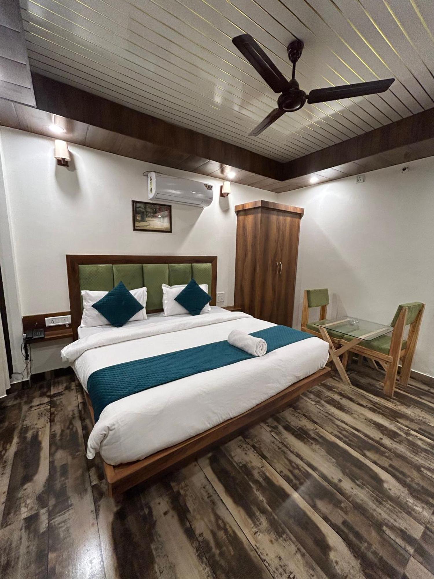 Hotel Royal Orbit By Arony Hospitality Dehradun Exterior foto