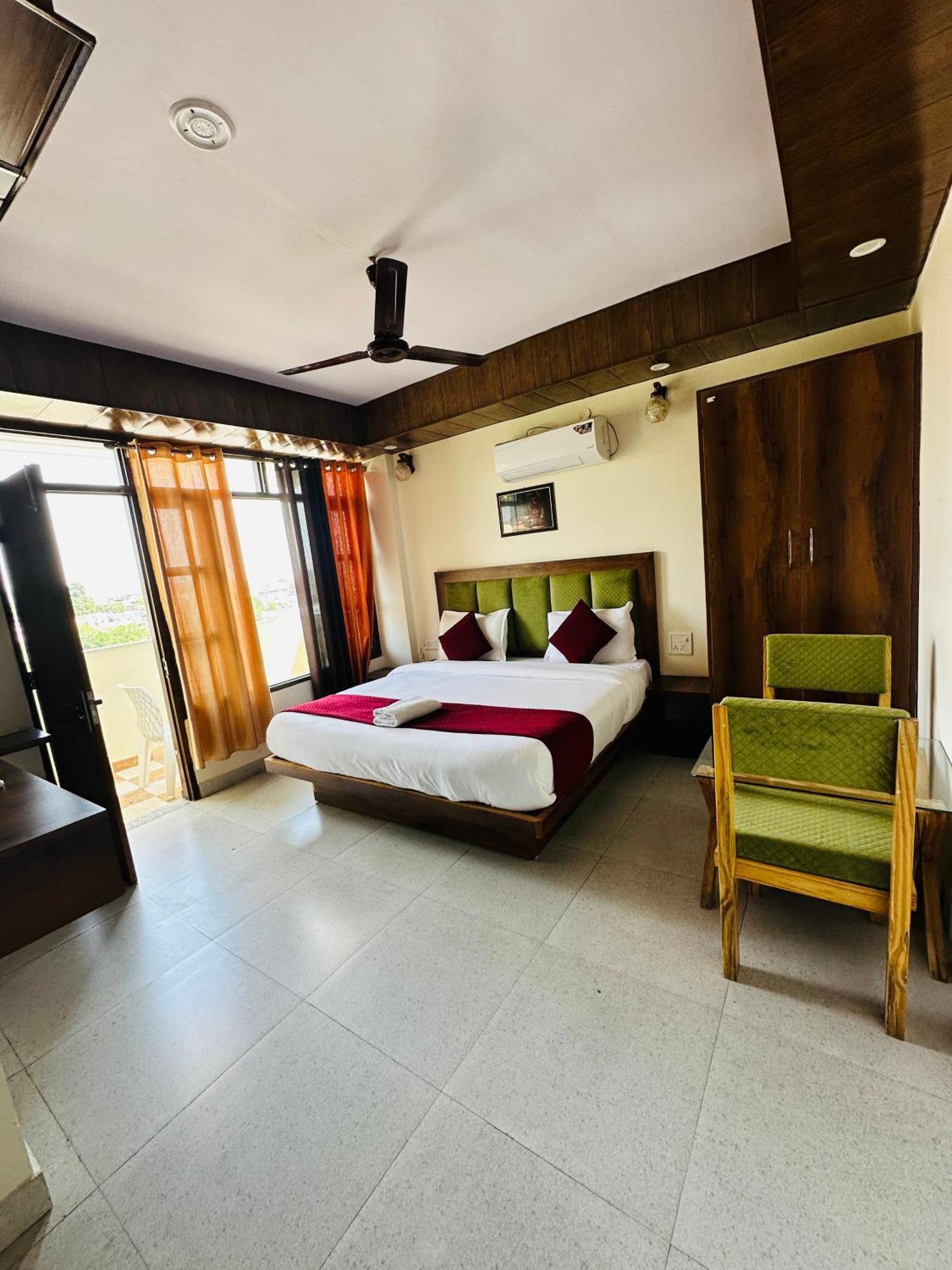 Hotel Royal Orbit By Arony Hospitality Dehradun Exterior foto