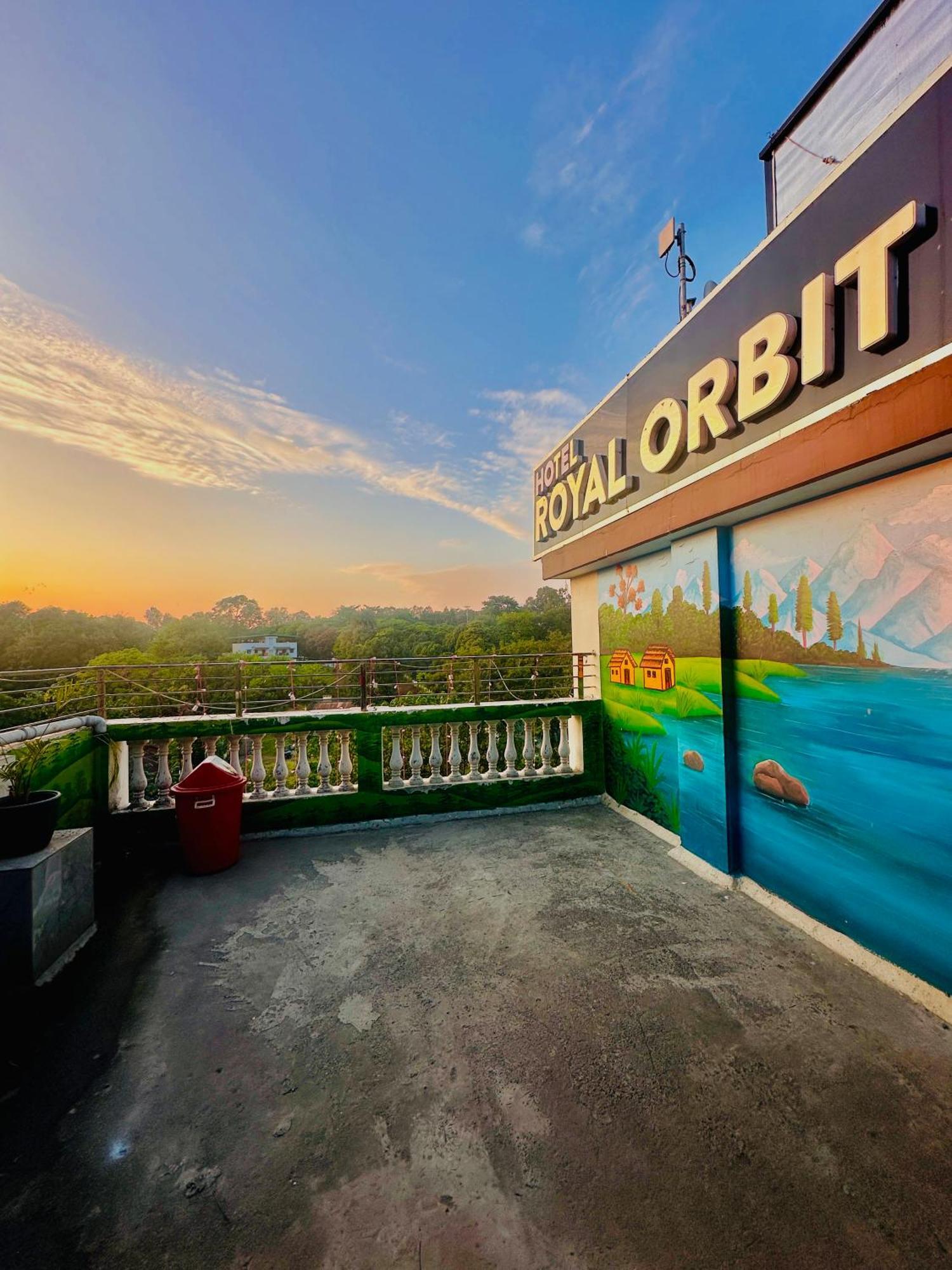 Hotel Royal Orbit By Arony Hospitality Dehradun Exterior foto